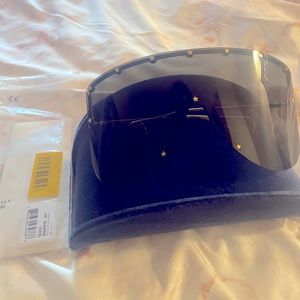 Gucci sunglasses- like new
